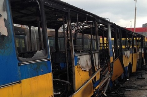 Nustatyta, kokią žalą „Vilniaus viešasis transportas“ patyrė dėl autobusų padegėjo